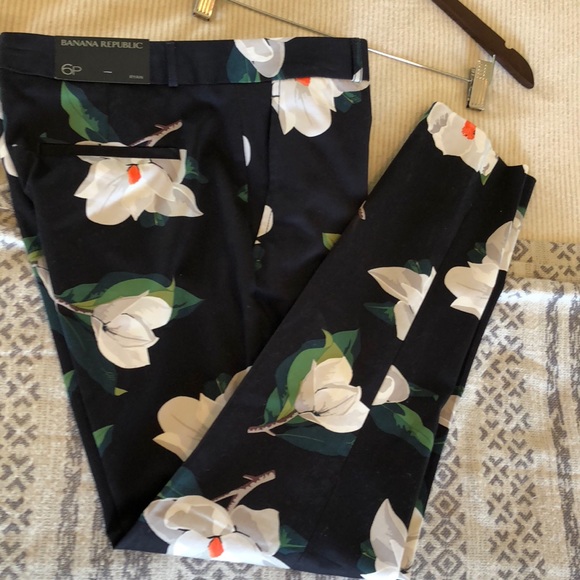 Banana Republic Cropped Floral Pants - Picture 5 of 7